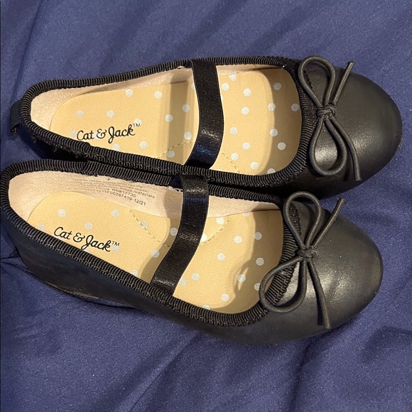 Like New condition Cat & Jack baby little girl size 7 ballet flats in black - Picture 1 of 4